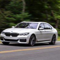 BMW 7-Series có thêm 2 phiên bản mới dùng máy V12