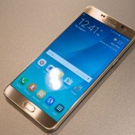 Nhìn lại những smartphone đình đám ra mắt 2015