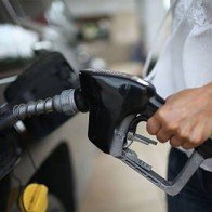 Giá xăng ở Mỹ rẻ hơn sữa
