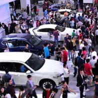 Ôtô tăng giá 30%: Tin đồn thổi giá trục lợi