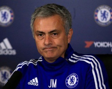 Chelsea vẫn phải trả tiền nếu Mourinho đến MU