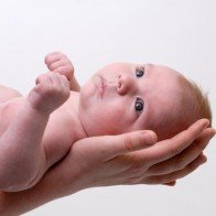 Thói quen ngủ "đặc biệt" của trẻ sơ sinh mẹ cần biết