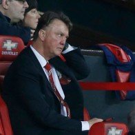 NHA trước vòng 18: Van Gaal bên bờ vực thẳm