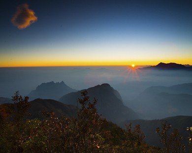 Săn mây trên đỉnh núi cao hơn 3.000 m của Việt Nam