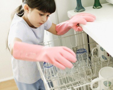 8 tuyệt chiêu dụ dỗ trẻ làm việc nhà