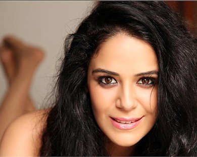 Nữ diễn viên nổi tiếng Ấn Độ bị chồng phản bội