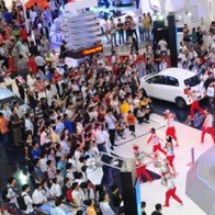 Nhìn lại thị trường ôtô 2015: Bùng nổ trong lo lắng