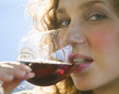 Uống rượu đỏ mặt đối mặt những bệnh rất nguy hiểm