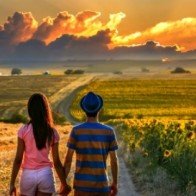 Cho em yếu đuối, một phút thôi...