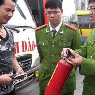 CSGT được dừng xe xử lý ôtô không lắp bình cứu hỏa