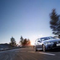 Lexus GS 350 2016 có giá bán 3 tỷ 815 triệu đồng tại Việt Nam