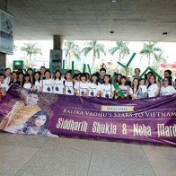 Chàng thanh tra điển trai của “Cô dâu 8 tuổi” đến Việt Nam