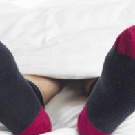 Sai lầm nghiêm trọng khi mang tất đi ngủ mùa đông