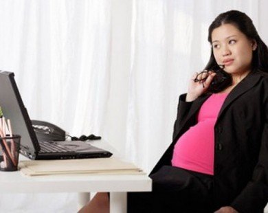 Dùng máy tính nhiều giờ làm tăng nguy cơ sảy thai, sinh non