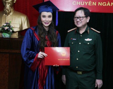 Hồ Quỳnh Hương được mời về làm giảng viên trường quân đội
