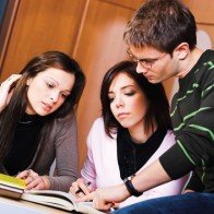 Cho mang bài về nhà, sinh viên Harvard cũng không gian lận