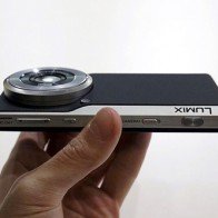 Máy ảnh kiêm điện thoại Lumix CM1 có bản thu gọn