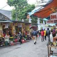 Tiền lẻ rải đền chùa, ngân hàng vạ lây