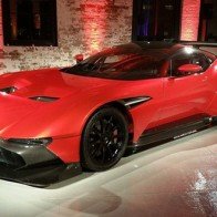 Siêu phẩm Aston Martin Vulcan có giá "giật mình"