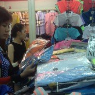 'Hàng hiệu' siêu rẻ tràn vào chợ tết