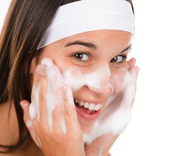 Mẹo rửa mặt đúng cách để có làn da đẹp