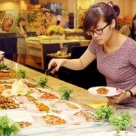 Nhiều nhà hàng, quán ăn giữ giá đến hết rằm tháng Giêng