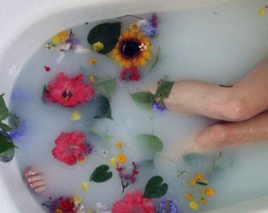 12 thứ nên tự thêm vào nước tắm để có làn da khỏe đẹp