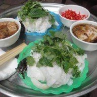 Ghé quán bánh cuốn ngon nhất Hà Nội - Bánh cuốn bà Hoành