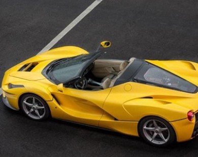 Ferrari âm thầm giới thiệu LaFerrari mui trần với khách VIP