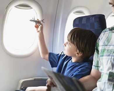 Những điều cần lưu ý khi đưa trẻ đi du lịch bằng máy bay