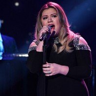 Kelly Clarkson lập kỷ lục vô tiền khoáng hậu tại Billboard