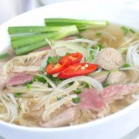 Cách làm phở tái bò viên thơm ngon cho bữa sáng