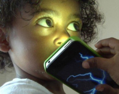Những tác hại khủng khiếp của điện thoại đối với trẻ em