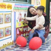 Cô giáo mầm non mách mẹo gửi con đi học không quấy khóc