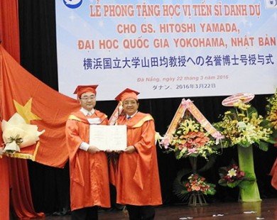 Đại học Đà Nẵng trao danh hiệu tiến sỹ danh dự cho giáo sư Nhật