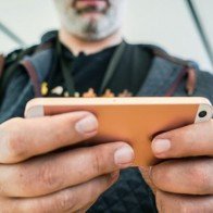 Giá iPhone SE ở đâu rẻ nhất thế giới?