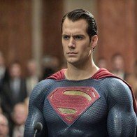 ‘Batman v Superman’ không có đối thủ tại phòng vé
