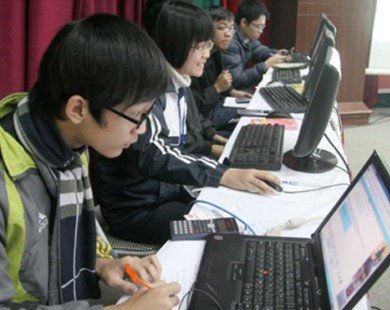 Hơn 440 học sinh thi giải toán trên máy tính cầm tay tại Long An
