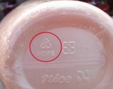 95% người dân không biết ý nghĩa của các con số dưới đáy chai, hộp nhựa