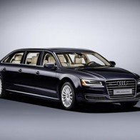Audi A8L Limousine 6 cửa, dài hơn 6 mét và nặng 2,4 tấn trình làng