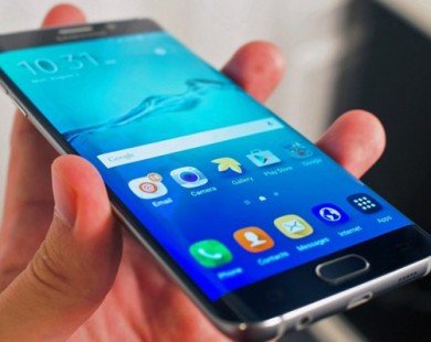 Galaxy S7 edge dễ chạm cạnh bên màn hình khi cầm