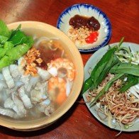 Đổi vị cho bữa sáng bằng bún nước lèo ngon khó cưỡng