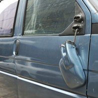 Lái xe thế nào khi bị mất gương chiếu hậu hai bên