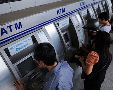 Thẻ ATM sẽ được chuyển từ thẻ từ sang thẻ chip để phòng chống tội phạm