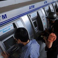 Thẻ ATM sẽ được chuyển từ thẻ từ sang thẻ chip để phòng chống tội phạm