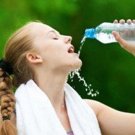 Bạn đã biết cách bù nước cho cơ thể trong ngày nắng