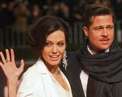'Gái hư' Angelina gặp 'trai vàng' Brad Pitt như thế nào?
