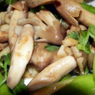 Hâm nóng những món này trước khi ăn là bạn đang 'hại' cả nhà