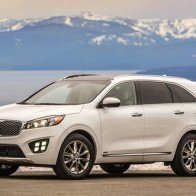 Kia Sorento 2017 có giá khởi điểm 25.400 USD