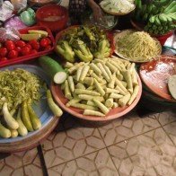 Măng, cải chua ế ẩm vì “vàng ô”